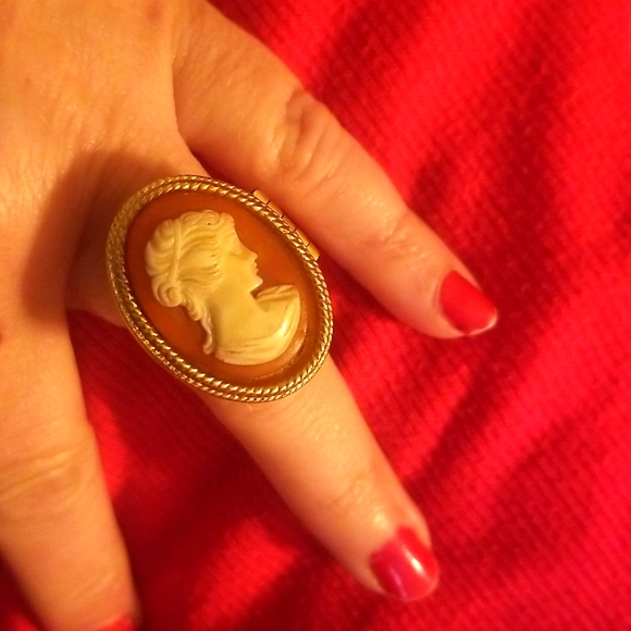 Vintage Avon Locket Cameo Perfume Ring - Picture 1 of 4